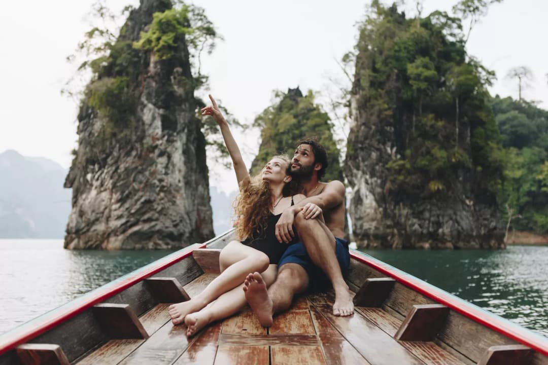 Lagon turquoise et falaises de Thaïlande